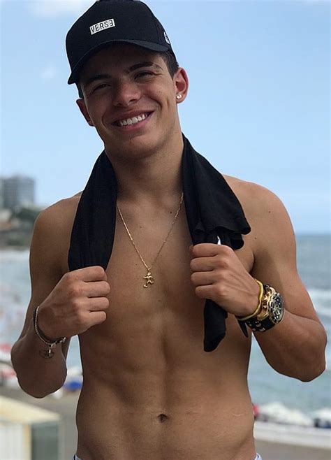 Vídeo do famoso Thomaz Costa pelado e gozando 